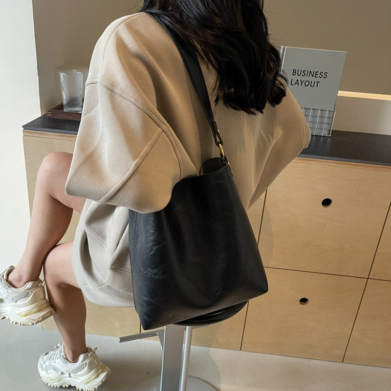 Maison Maryim Everyday Commuter Tote — close-up detail — tote