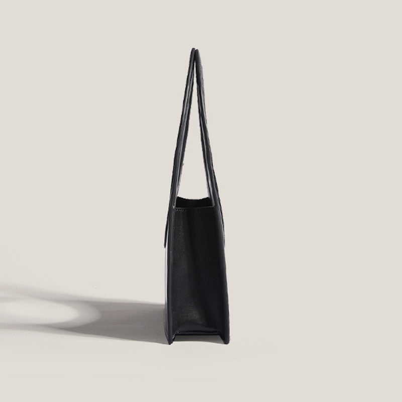 Maison Maryim Cutout Personality Ring Tote & Briefcase — close-up detail — handbag